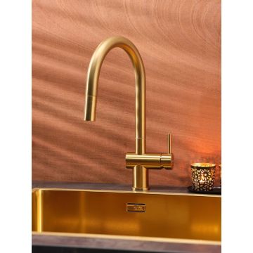 Keittiöhana Reginox Flint Gold Flax, jossa on ulosvedettävä käsisuihku