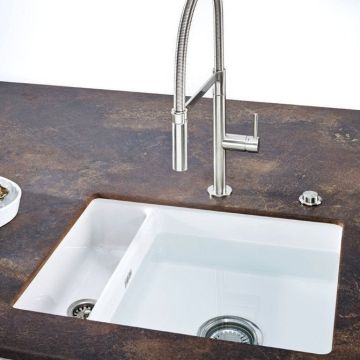 Keittiöallas Franke Kubus KBK 160, jossa on polarvalkoinen painonappikytkin