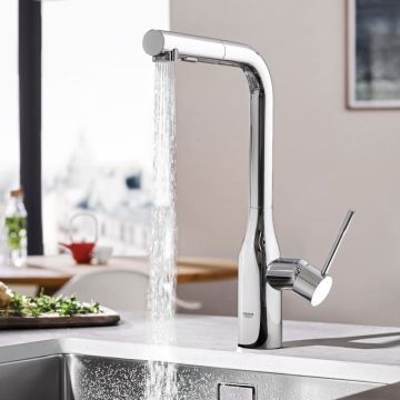 Keittiöhana Grohe Essence kromi, jossa on ulosvedettävä käsisuihku
