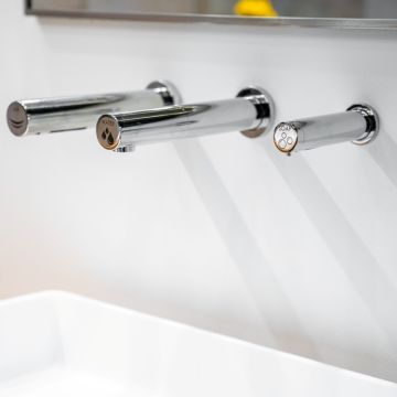 Universal-käsienkuivain Mediclinics All-In-One seinäasennettava UCM093A kromattu