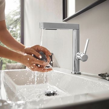 Pesuallashana Hansgrohe Finoris 230 kromi, jossa on ulosvedettävä käsisuihku, jossa on pohjaventtiili