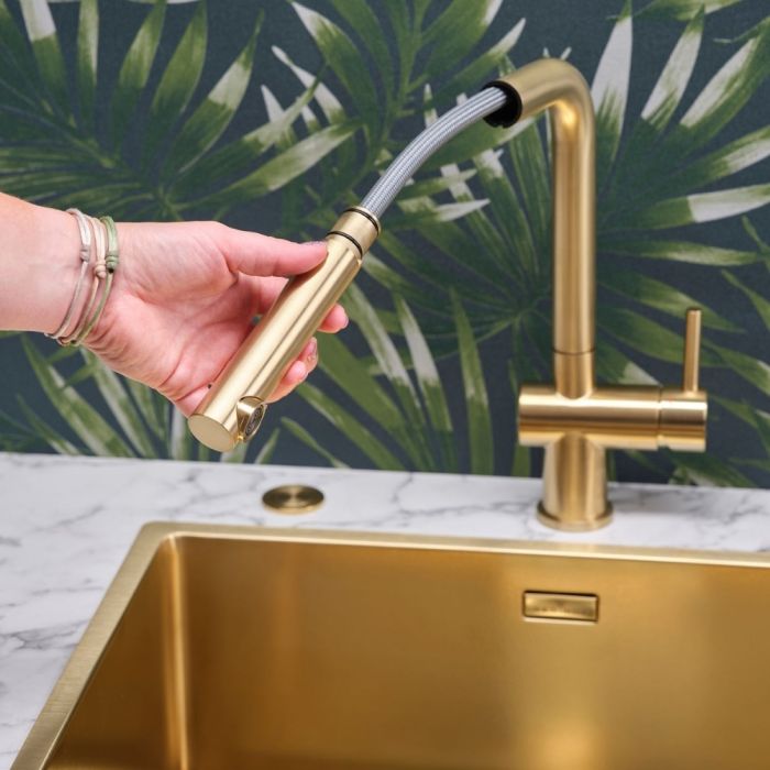 Keittiöhana Reginox Cedar Gold II ulosvedettävällä käsisuihkulla